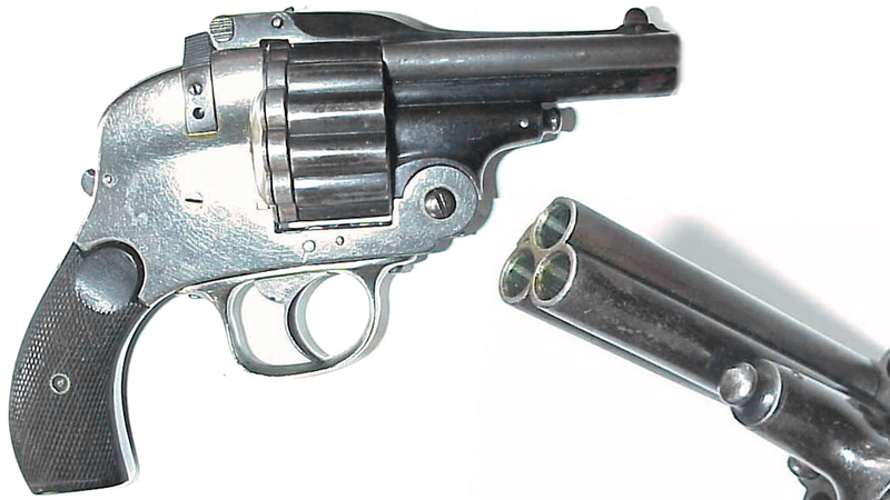 Illustration for article titled Triple Barrel Revolver Makes Anyone an Expert Marksman